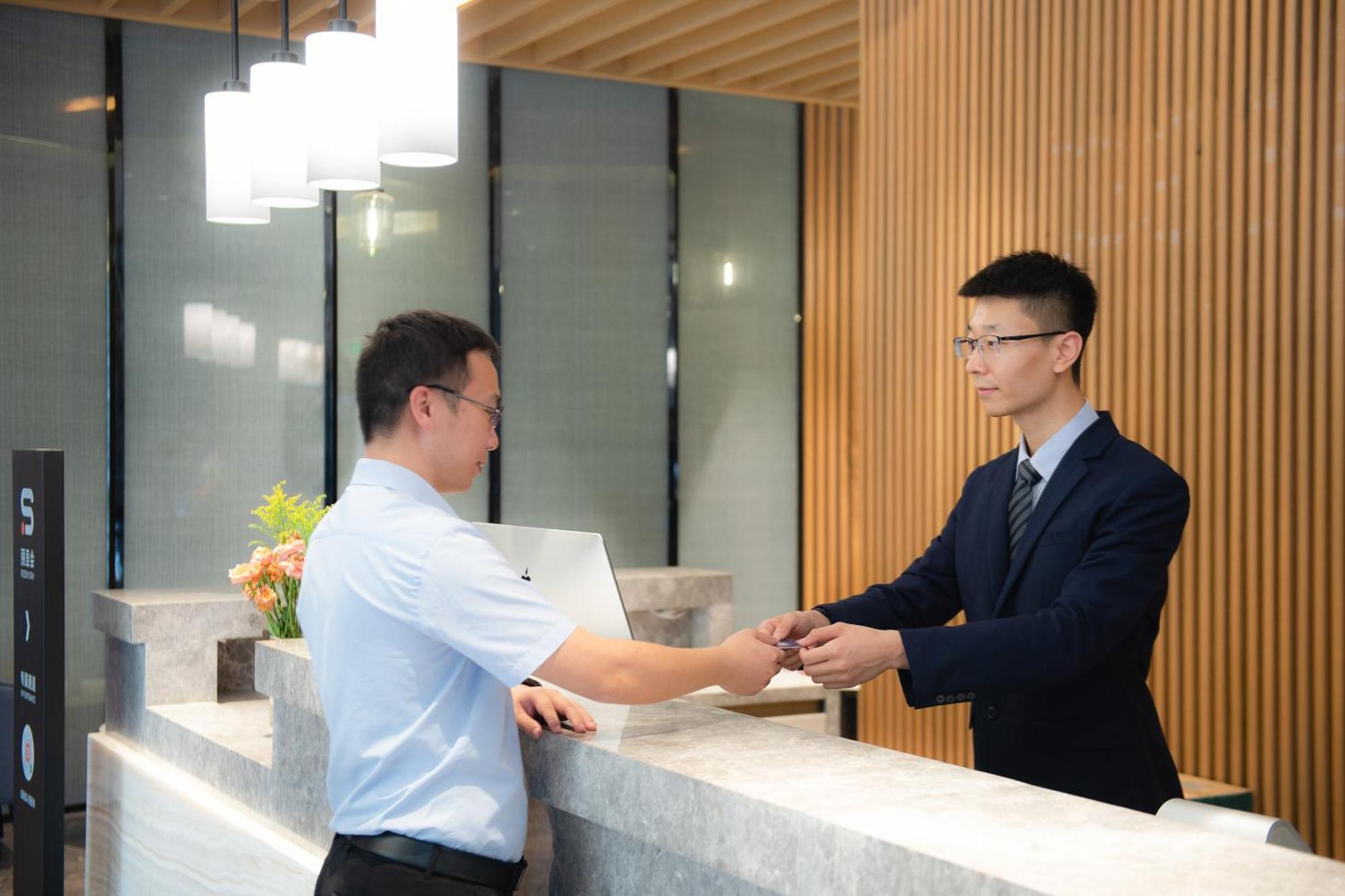Langham Honor International Hotel Canton Fair Complex Branch - Free Shuttle To Canton Fair Complex During Canton Fair Period & Free Mini Bar ภายนอก รูปภาพ