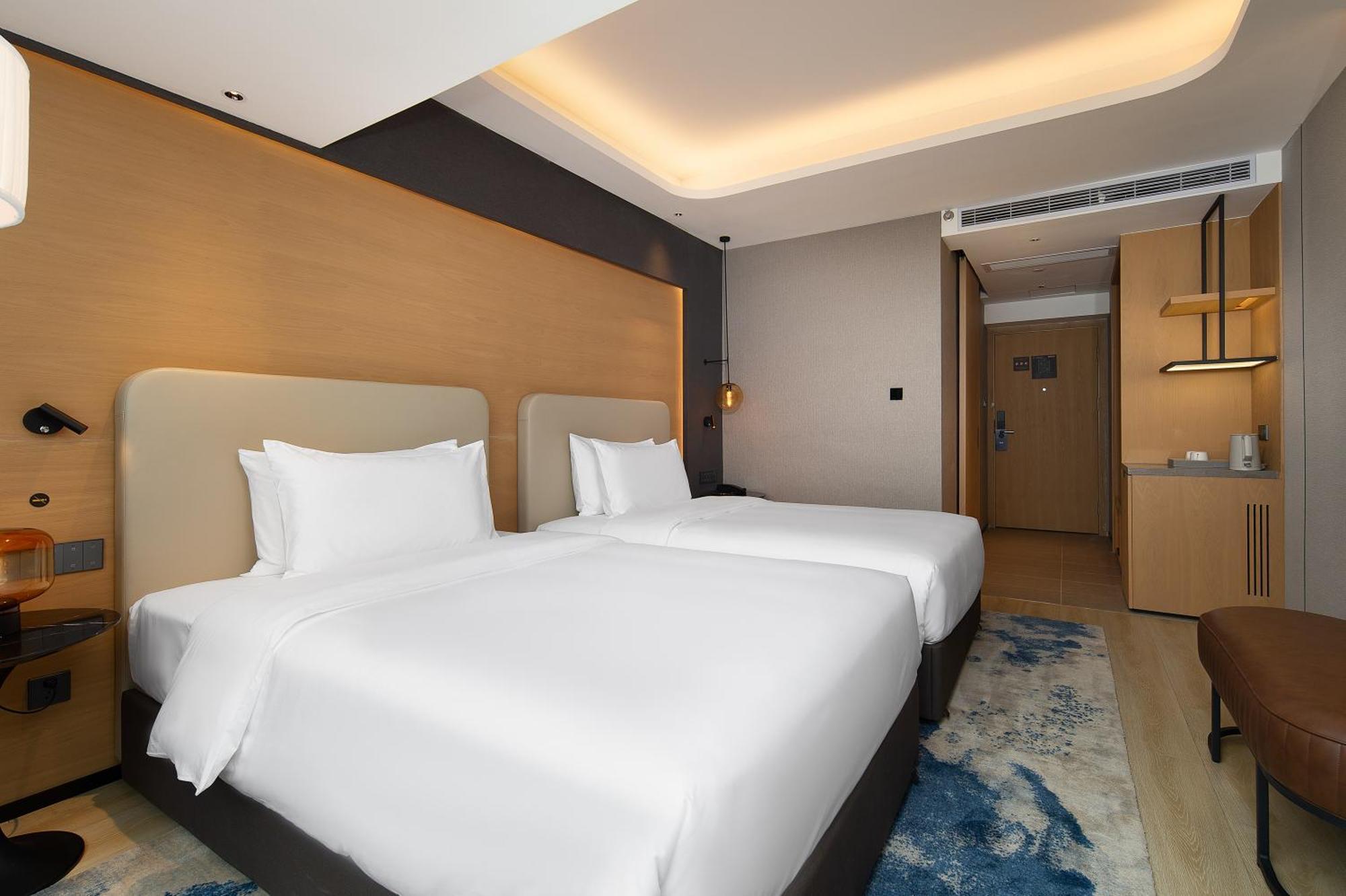 Langham Honor International Hotel Canton Fair Complex Branch - Free Shuttle To Canton Fair Complex During Canton Fair Period & Free Mini Bar ภายนอก รูปภาพ