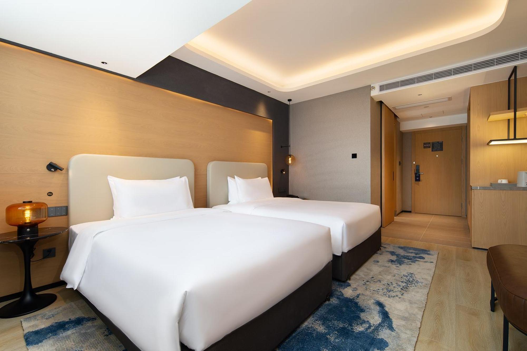 Langham Honor International Hotel Canton Fair Complex Branch - Free Shuttle To Canton Fair Complex During Canton Fair Period & Free Mini Bar ภายนอก รูปภาพ